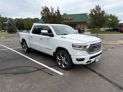 Used 2022 RAM 1500 Limited AWD/4WD image 2