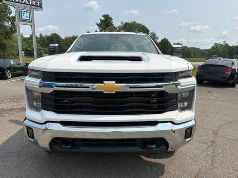Used 2024 Chevrolet Silverado 3500 LT w/ Convenience Package AWD/4WD image 2