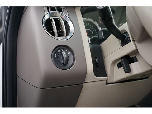 Used 2014 Ford Expedition XL image 16