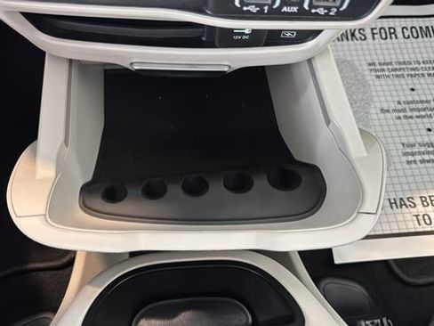 Used 2022 Chrysler Pacifica Touring-L FWD image 17