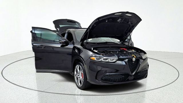 Used 2024 Alfa Romeo Tonale Veloce AWD/4WD image 12