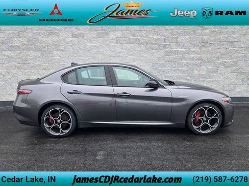Used 2024 Alfa Romeo Giulia Veloce AWD/4WD image 6