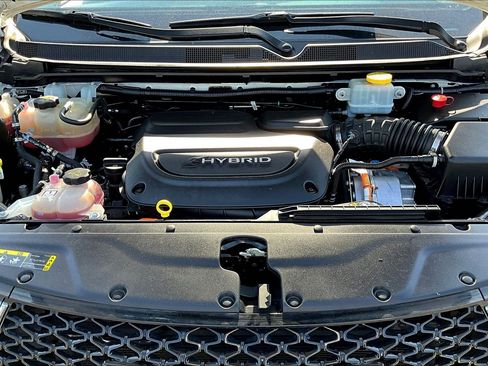 Used 2022 Chrysler Pacifica Touring-L w/ Uconnect Theater Family Group FWD image 26