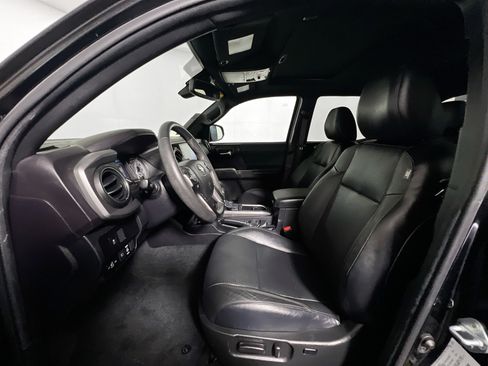 Used 2022 Toyota Tacoma TRD Sport w/ TRD Premium Sport Package RWD image 14