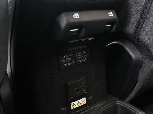Used 2024 Jeep Wrangler Unlimited Sahara AWD/4WD image 19