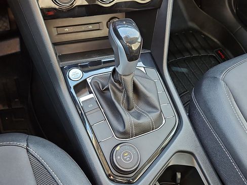 Certified 2024 Volkswagen Taos SE image 14