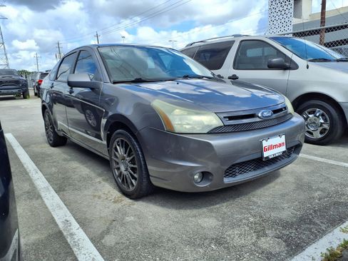 Used 2010 Ford Focus SES FWD image 2