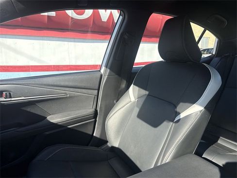 Used 2025 Toyota Camry Hybrid image 23