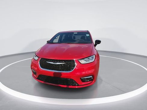 New 2026 Chrysler Pacifica Select image 3