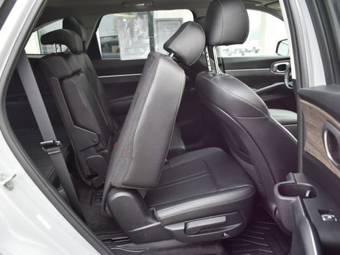 Used 2023 Kia Sorento S w/ Panoramic Sunroof Package AWD/4WD image 38