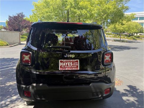 Used 2019 Jeep Renegade Altitude w/ Quick Order Package 2XM FWD image 4