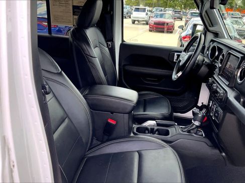 Used 2022 Jeep Wrangler Unlimited Sahara image 8