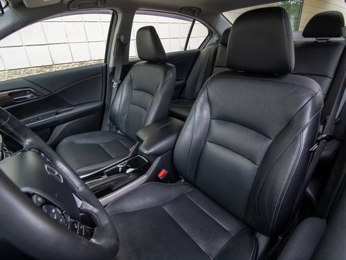 Used 2017 Honda Accord Touring image 15