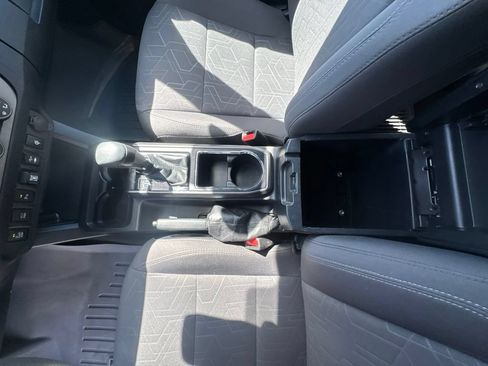 Used 2019 Toyota Tacoma TRD Off-Road w/ Technology Package AWD/4WD image 19