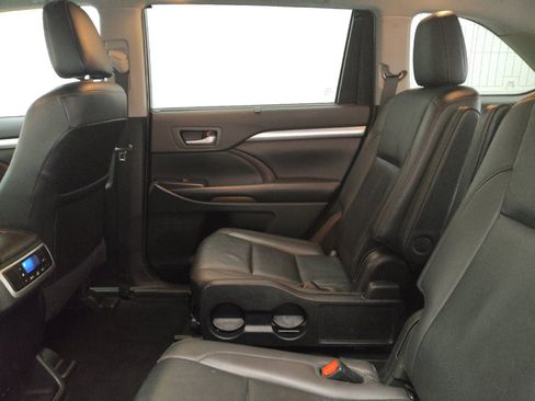 Used 2019 Toyota Highlander XLE image 18