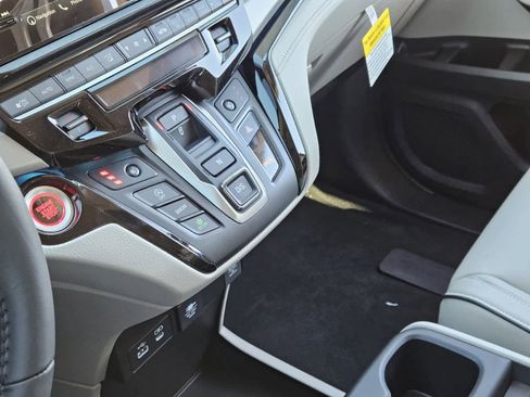 New 2026 Honda Odyssey Touring image 17