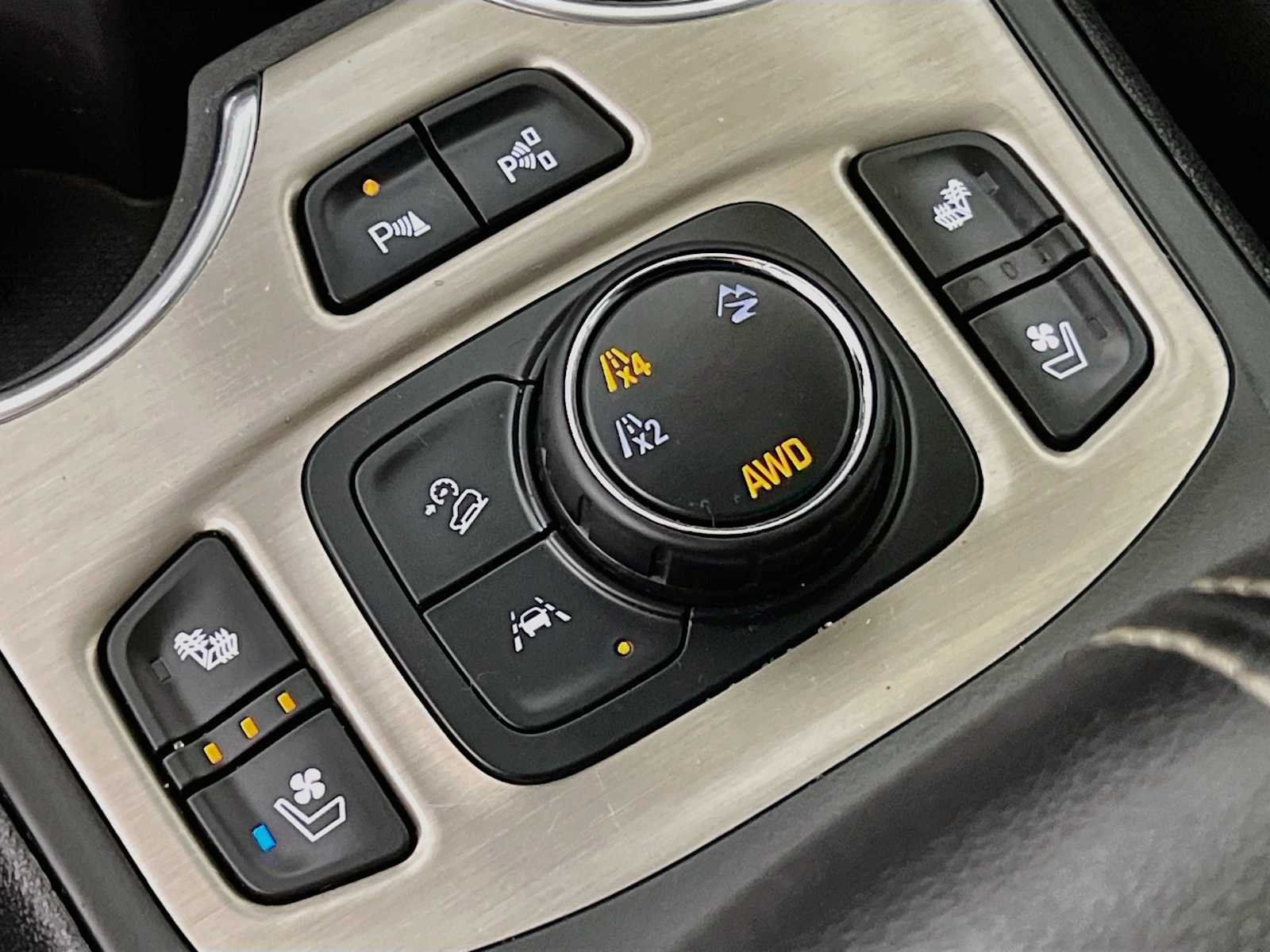 Used 2023 GMC Terrain Denali w/ Denali Premium Package AWD/4WD image 21