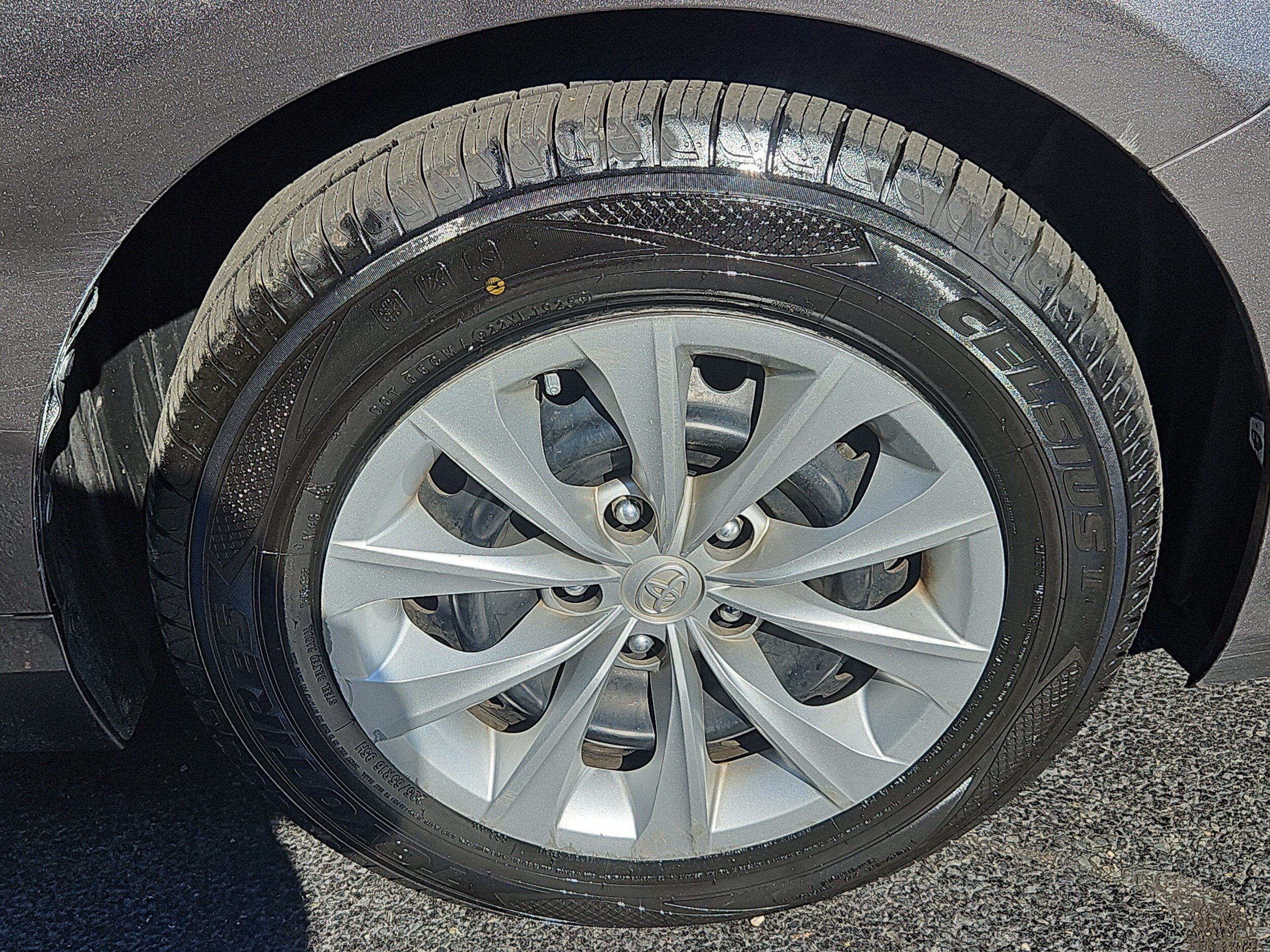 Used 2015 Toyota Camry LE FWD image 23