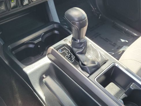 Used 2019 Toyota Tacoma TRD Off-Road w/ Technology Package AWD/4WD image 16