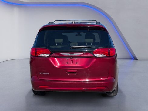 Used 2021 Chrysler Voyager Lxi image 8