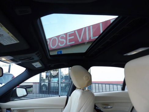 Used 2013 BMW 320i Sedan RWD image 9