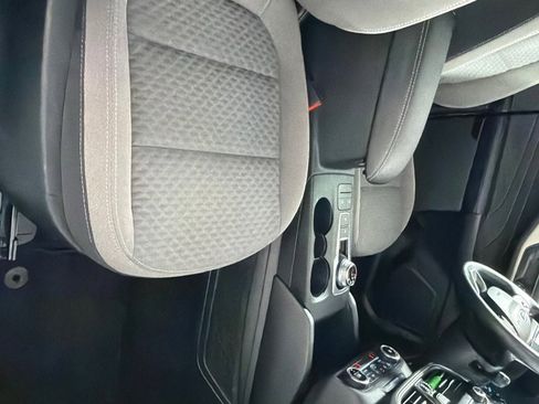 Used 2020 Ford Escape SE image 24