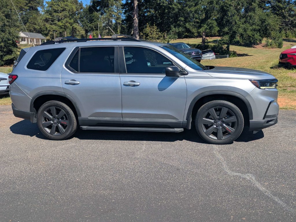 Used 2023 Honda Pilot Sport image 3