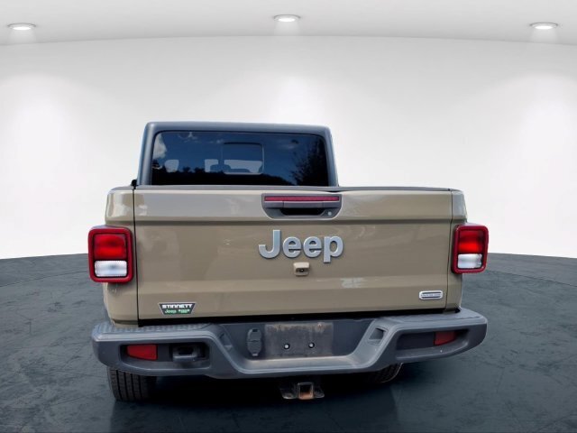 Used 2020 Jeep Gladiator Overland w/ Cold Weather Group AWD/4WD image 17