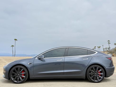Used 2020 Tesla Model 3 Performance image 2