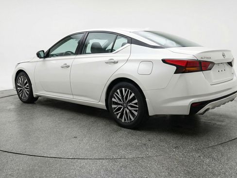 Used 2025 Nissan Altima 2.5 SV FWD image 6