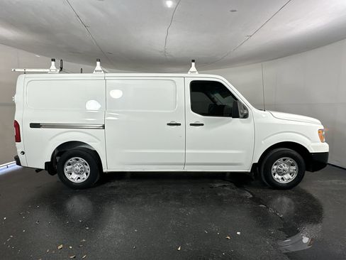 Used 2020 Nissan NV 2500 SV image 13