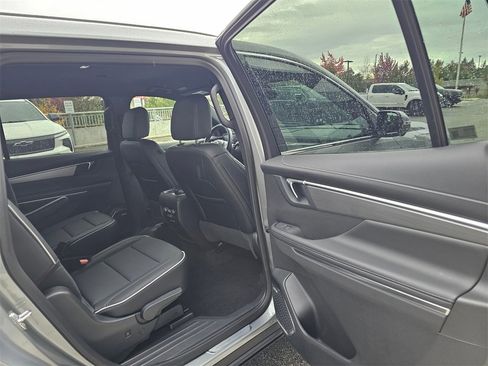 Used 2025 Buick Enclave Preferred w/ Power Package image 14