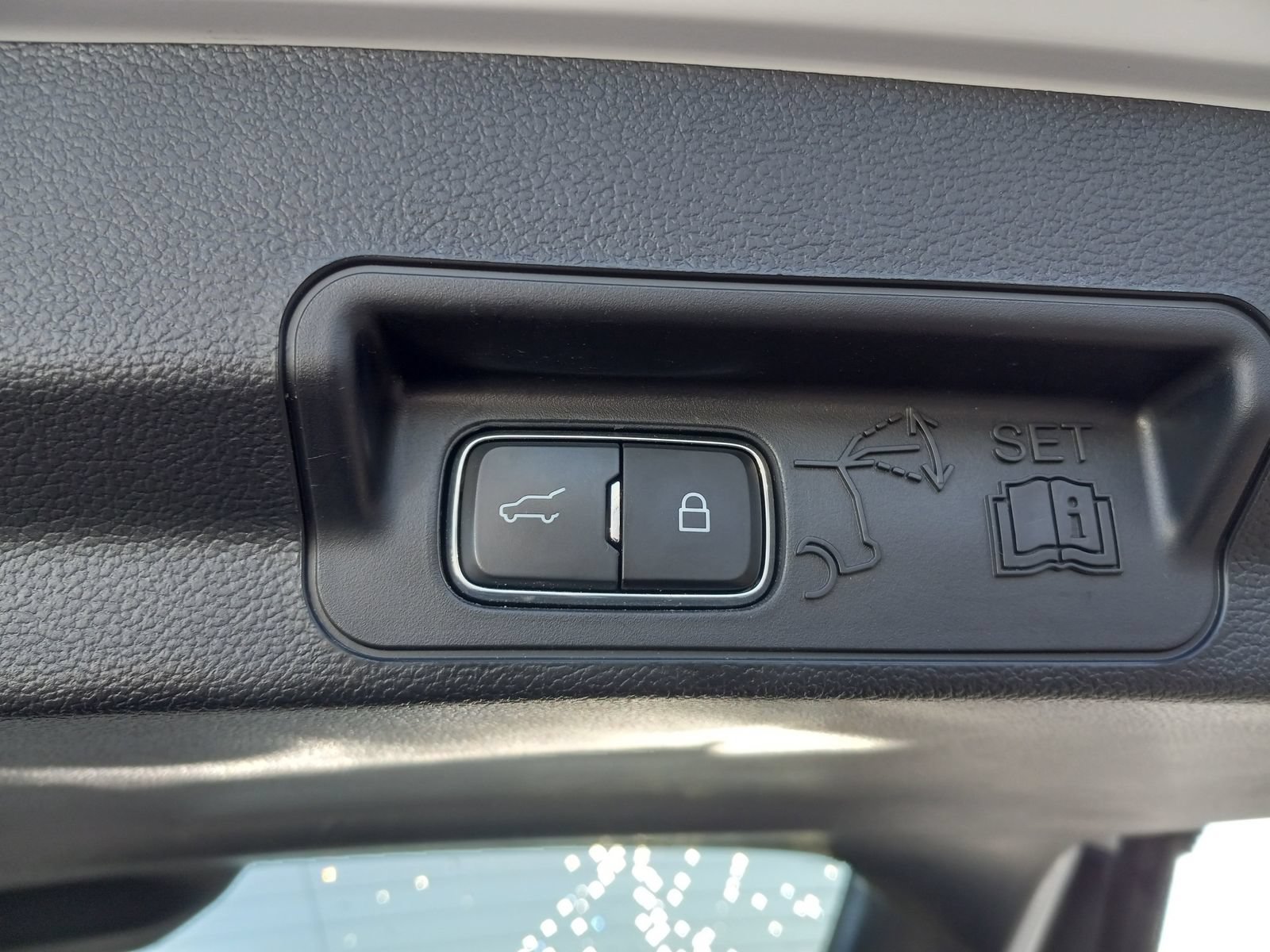 Used 2023 Ford Explorer XLT w/ Equipment Group 202A RWD image 13