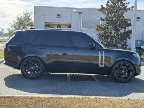 Used 2023 Land Rover Range Rover Long Wheelbase SE image 12