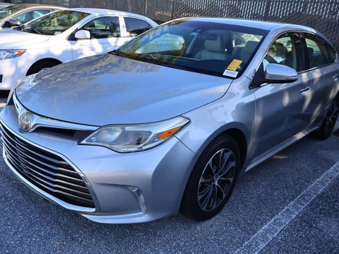 Used 2017 Toyota Avalon XLE image 2