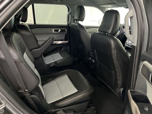 Used 2023 Ford Explorer XLT w/ Equipment Group 202A AWD/4WD image 25