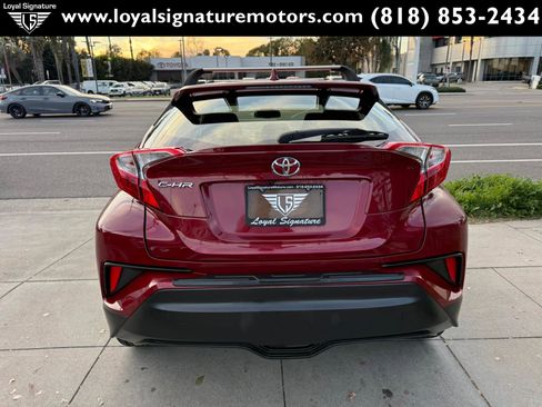 Used 2019 Toyota C-HR XLE image 6