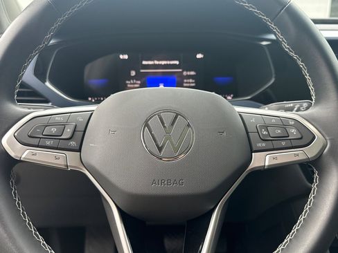 Used 2023 Volkswagen Taos SE image 15