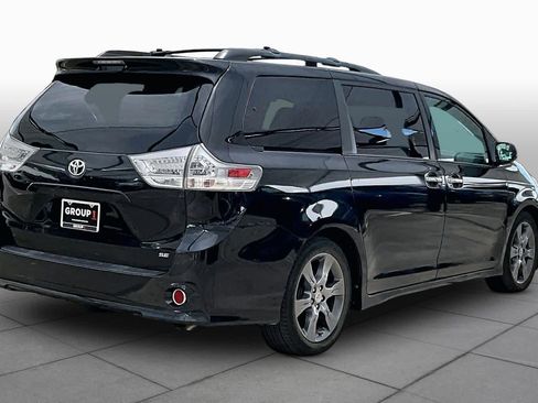 Used 2015 Toyota Sienna SE FWD image 13