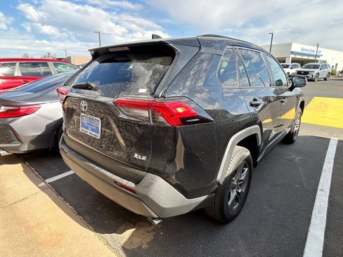 Used 2024 Toyota RAV4 XLE FWD image 4
