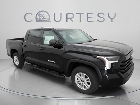 Used 2025 Toyota Tundra SR5 w/ SR5 Convenience Package RWD image 21