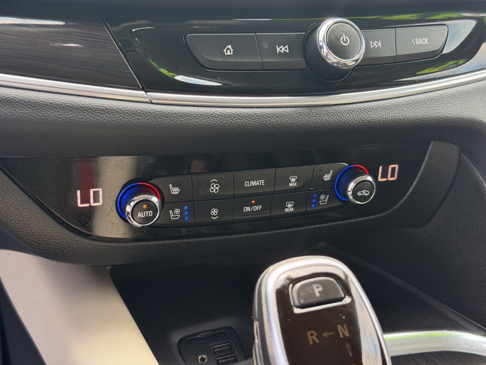 Used 2020 Buick Enclave Premium w/ Sun and Sites Package FWD image 24