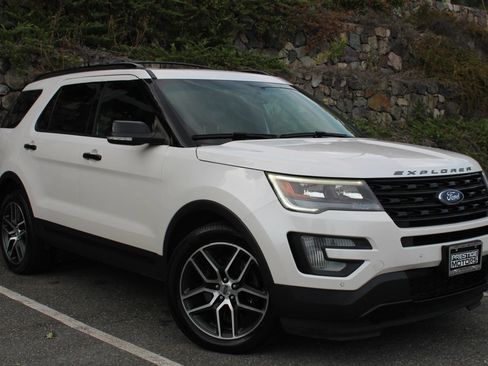 Used 2017 Ford Explorer Sport AWD/4WD image 4