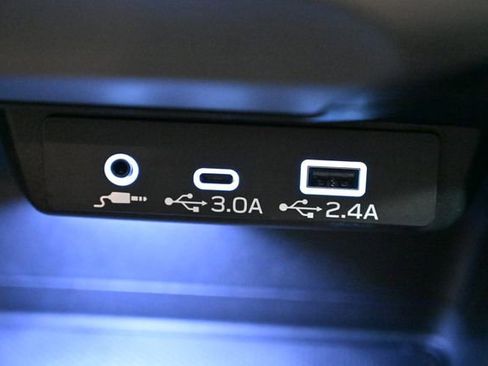 Used 2025 Subaru Crosstrek 2.0i Premium image 32