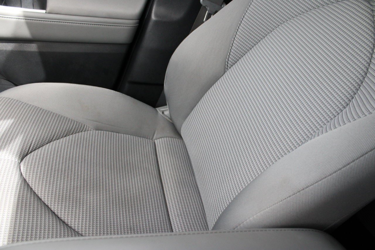 Used 2024 Toyota Highlander LE AWD/4WD image 18