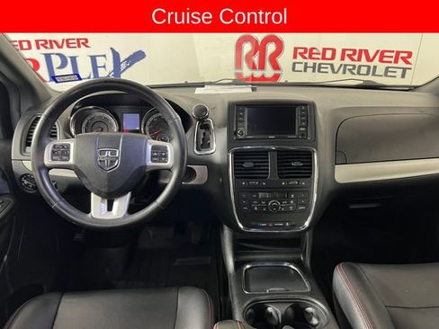 Used 2019 Dodge Grand Caravan GT w/ Safety Sphere Group FWD image 14