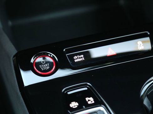 Certified 2025 Audi SQ6 e-tron Prestige AWD/4WD image 28