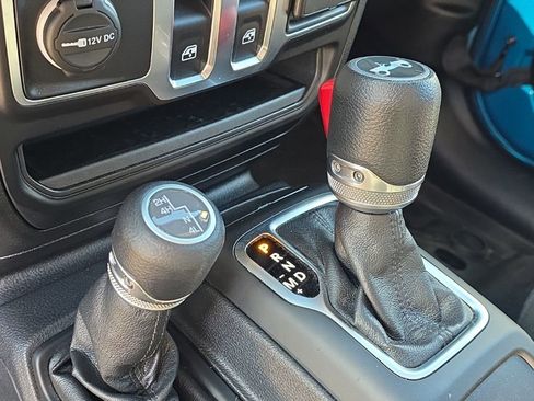 Used 2020 Jeep Wrangler Sport image 13