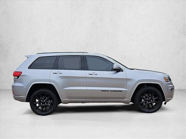 Used 2021 Jeep Grand Cherokee Laredo X AWD/4WD image 4