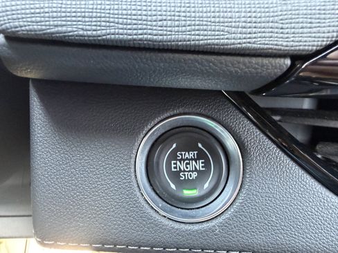 Used 2025 Buick Enclave Preferred AWD/4WD image 23